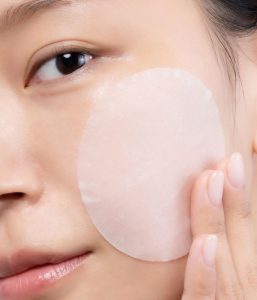 Exfoliating Toner: Rahasia Wajah Mulus, Bebas Komedo!